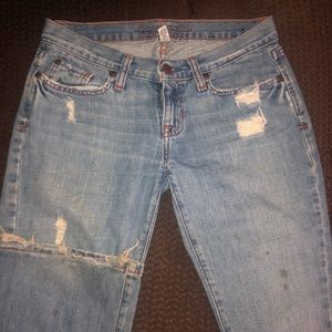 Wide leg jeans with holes